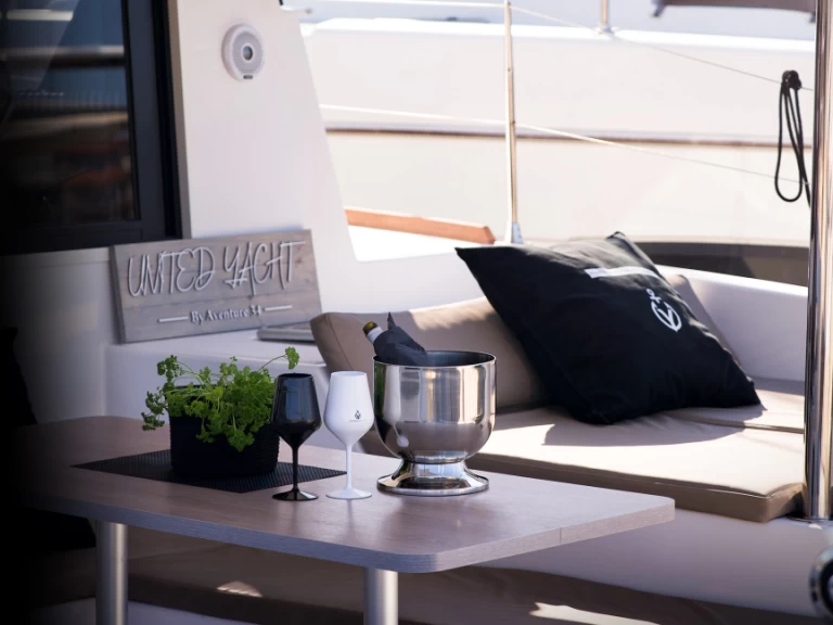 Pronájem Katamarán Aventura s licencí