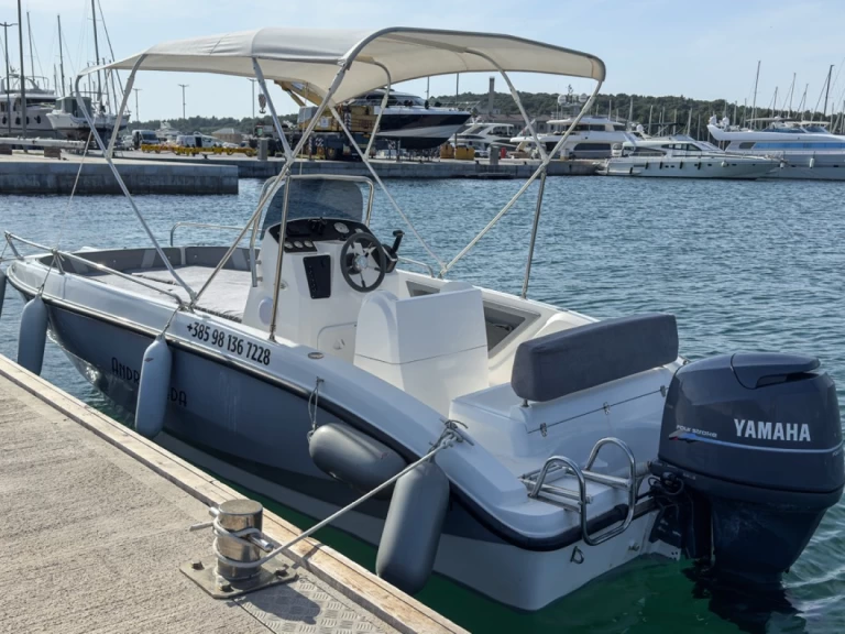 Pronajmout si Orizzonti Andromeda v Pula