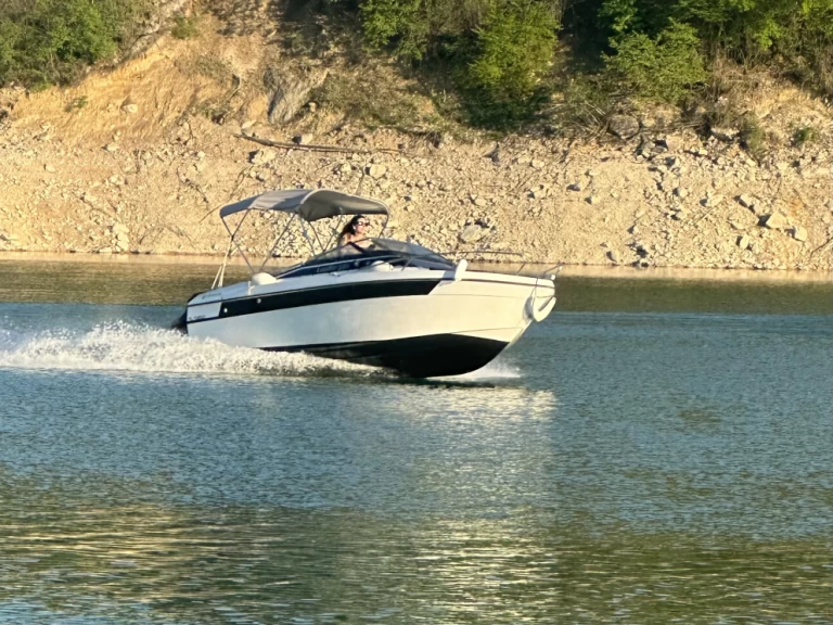 Pronajmout Motorová loď se skipperem či ne Jeanneau v La Tour-du-Meix