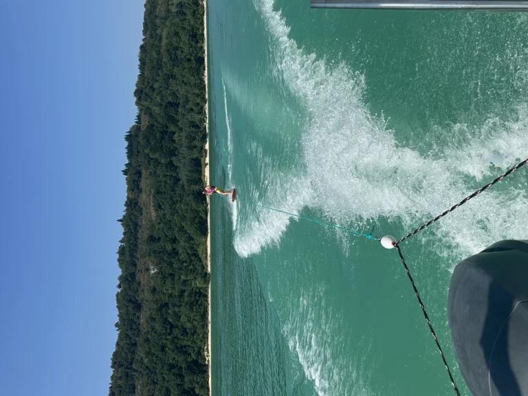 Pronájem jachty v La Tour-du-Meix -Jeanneau Leader 550 na Samboatu