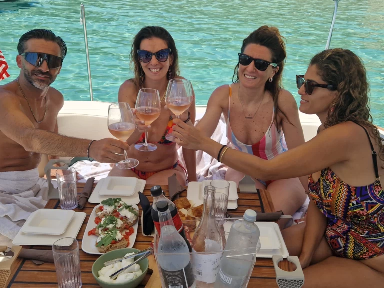 Chris Craft Chris Craft 240 Cuddy Cabin jednotlivci a charterové společnosti v Otranto