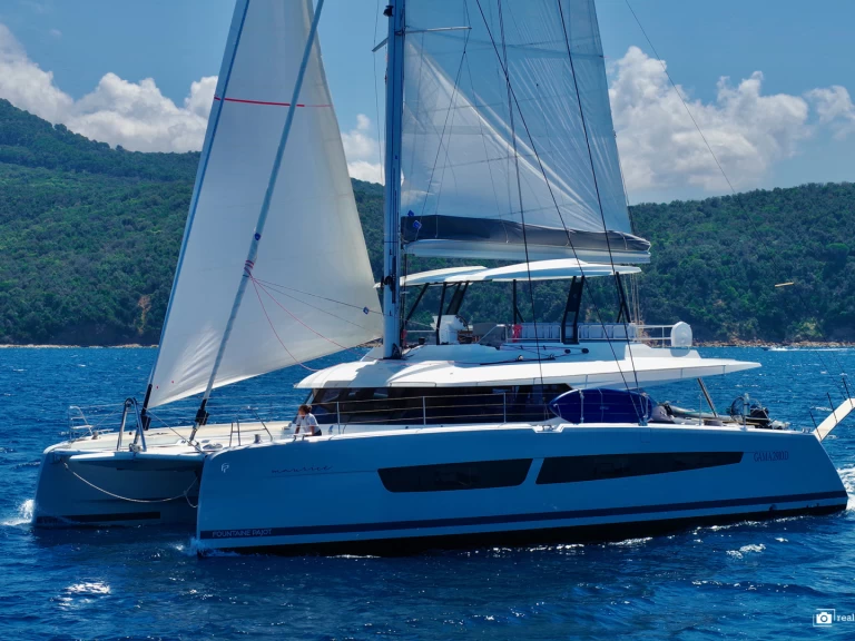 Pronájem Katamarán Fountaine Pajot s licencí