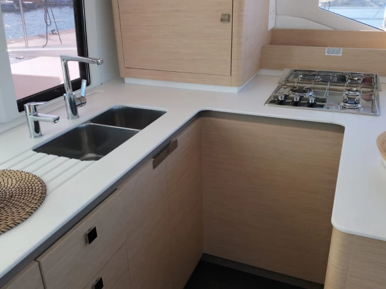 Pronájem Katamarán Fountaine Pajot s licencí