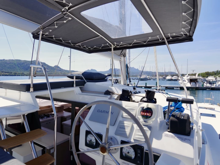 Katamarán k pronájmu v Cannigione za nejlepší cenu