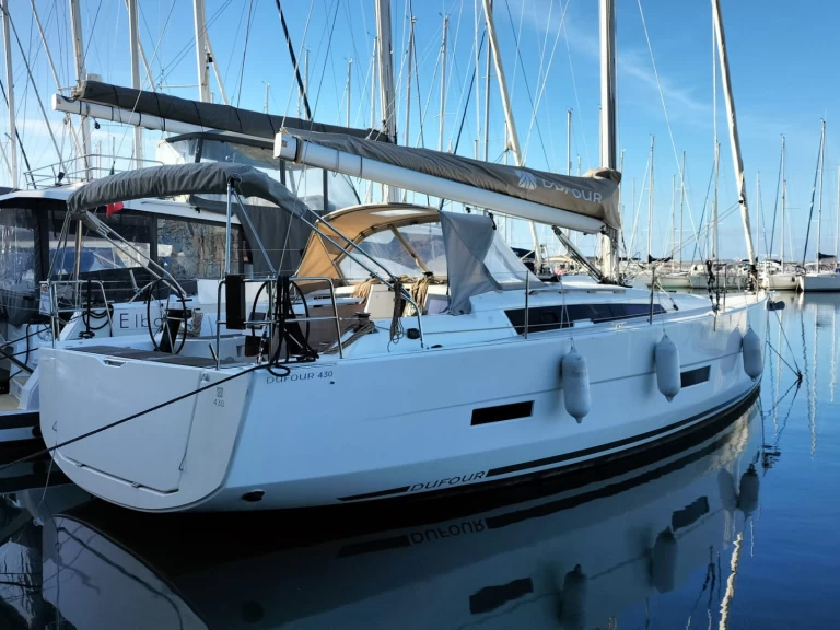 Pronajmout Plachetnice se skipperem či ne Dufour v Castellammare di Stabia