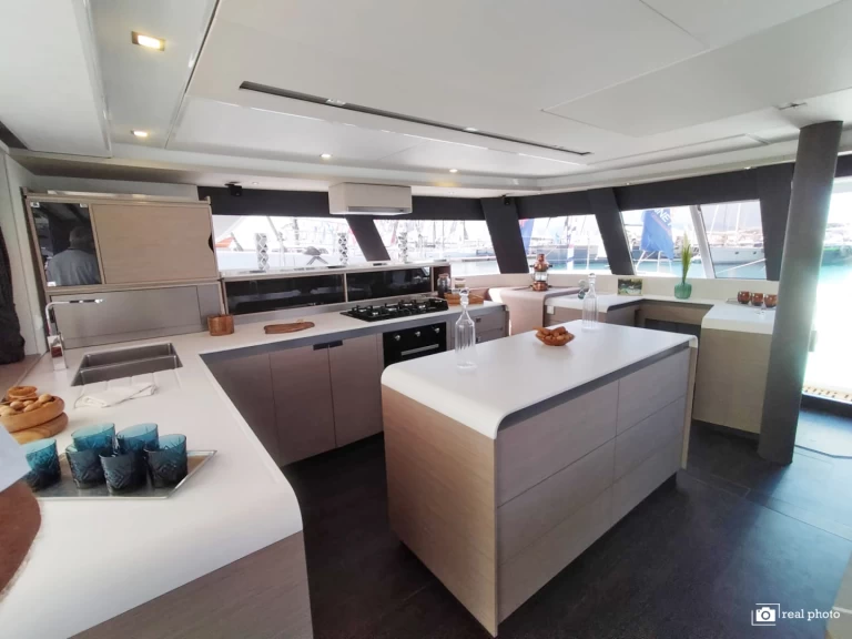 Fountaine Pajot Samana 59 jednotlivci a charterové společnosti v Castellammare di Stabia