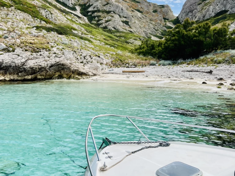 Pronájem Motorová loď B2 Marine s licencí