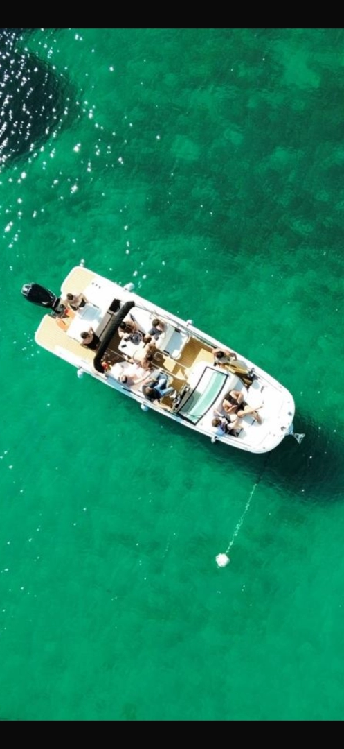 Pronajmout si Sea Ray  250 sdx v Port Fréjus