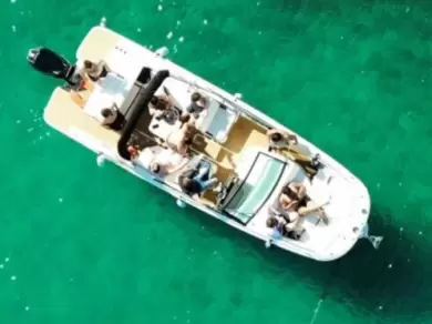 Pronajmout si Sea Ray  250 sdx v Port Fréjus