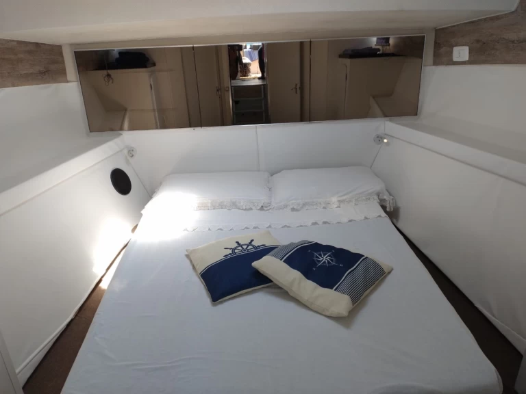 Motorová loď k pronájmu v Porto Vallugola za nejlepší cenu