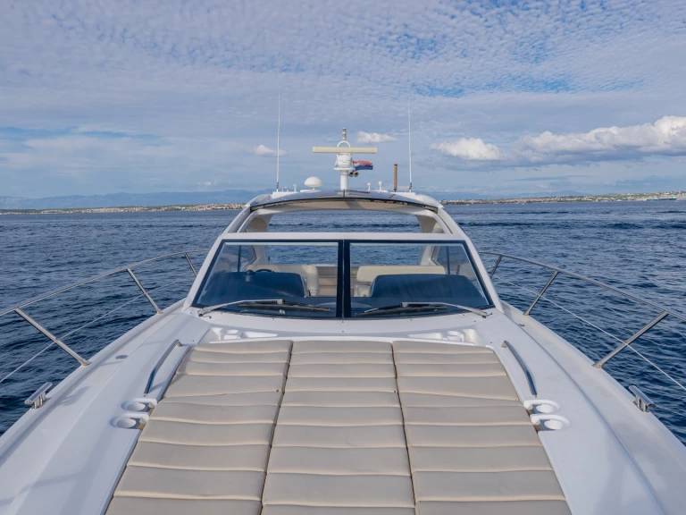 Pronajmout si Sunseeker Portofino 48 v Marina Zadar