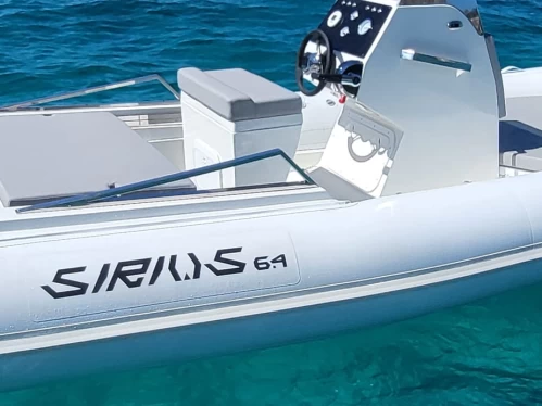 Pronájem Polotuhá loď Astronautica s licencí