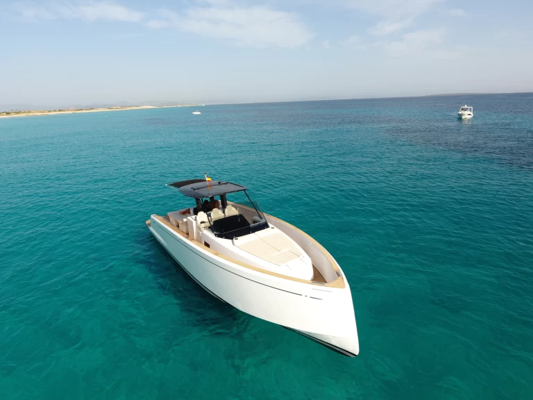 Motorová loď k pronájmu v Ibiza Town za nejlepší cenu