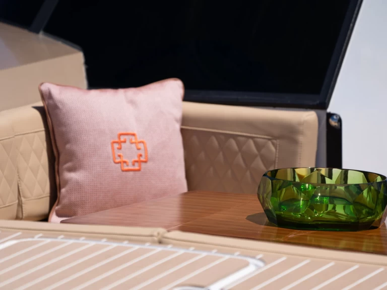 Pronajmout si House of Hütter  Moneypenny v Ibiza Town