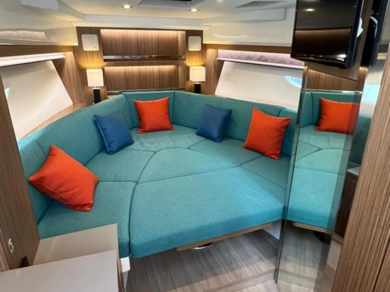 Pronájem jachty v Ibiza Town -FIM 340 REGINA na Samboatu