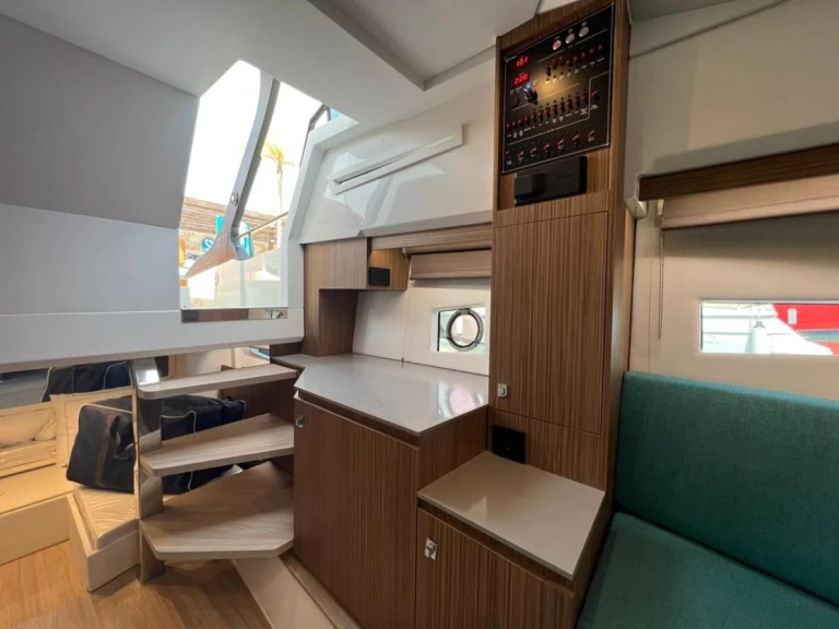 Pronájem lodi Ibiza Town lákavé ceny 340 REGINA