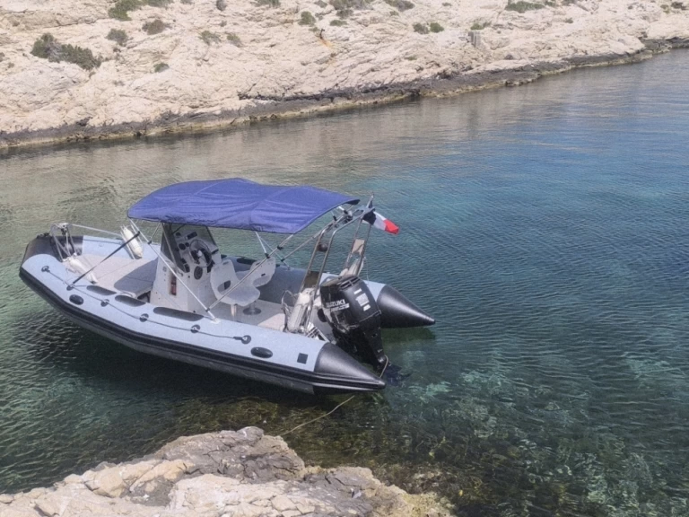 Pronájem Polotuhá loď Zodiac s licencí