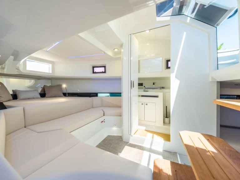 Pronájem Motorová loď De Antono Yachts s licencí