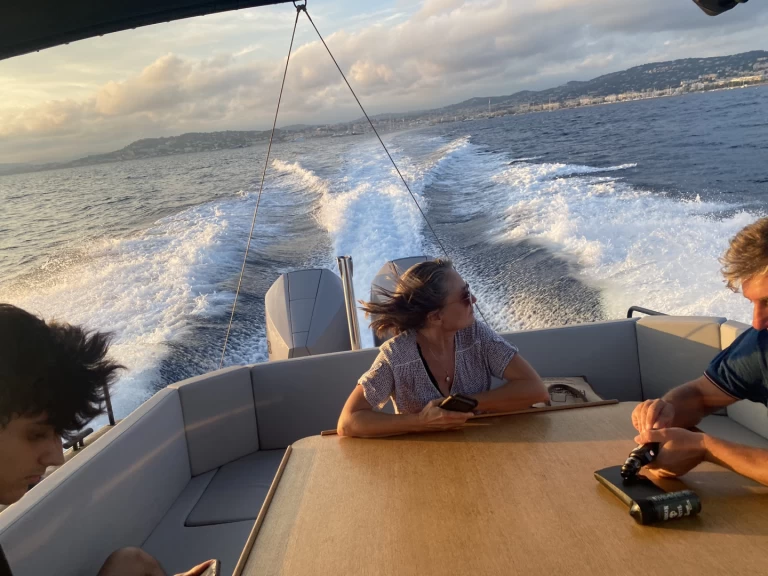 Pronajmout Motorová loď se skipperem či ne Beacher v Port d'Arcachon