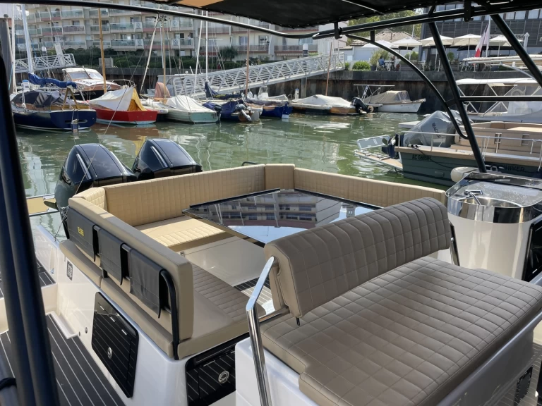 Pronajmout Motorová loď se skipperem či ne Beacher v Port d'Arcachon