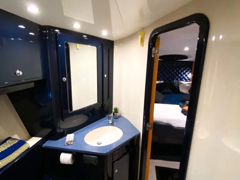 Cantieri Sarnico 45 jednotlivci a charterové společnosti v Sant Antoni de Portmany