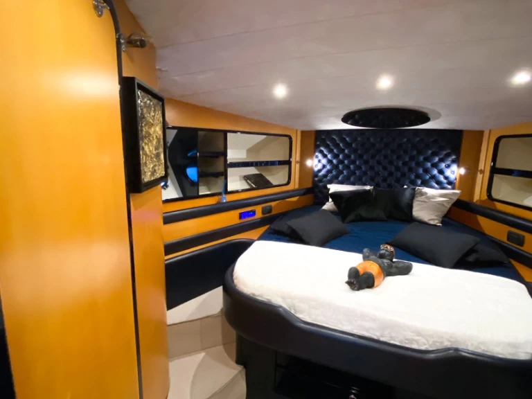 Pronajmout si Cantieri Sarnico 45 v Sant Antoni de Portmany