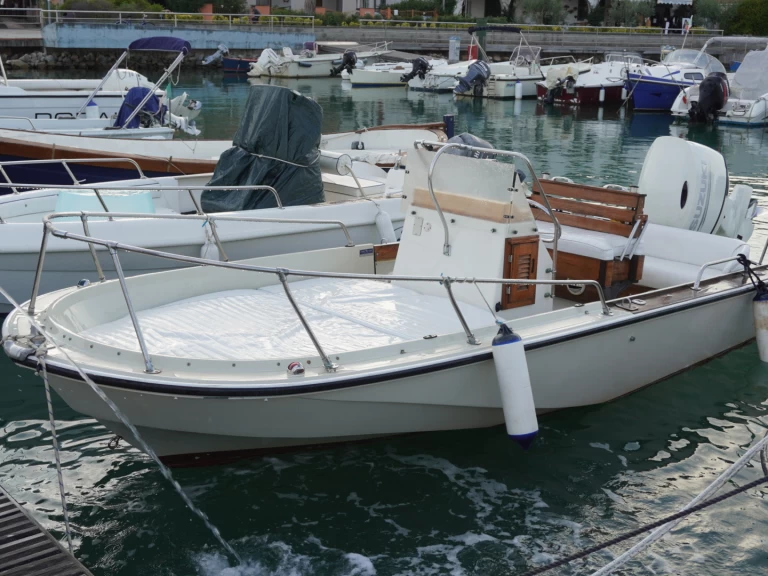 Pronájem jachty v La Spezia -Boston Whaler Boston Whaler 18 Outrage na Samboatu