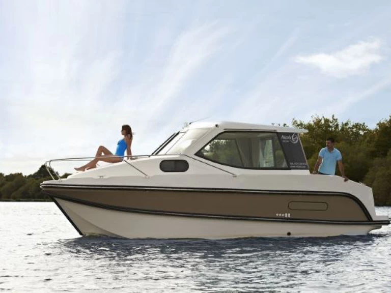 Pronajmout Říční loď se skipperem či ne Sedan v Joigny