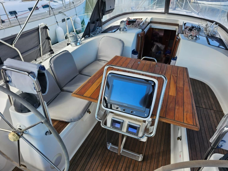 Pronajmout Plachetnice se skipperem či ne Bavaria v Toulon