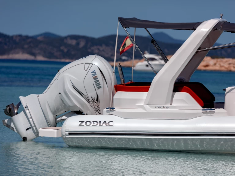 Pronájem Polotuhá loď Zodiac s licencí