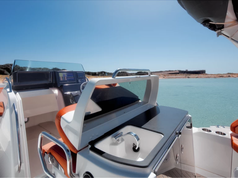 Zodiac Medline 9 jednotlivci a charterové společnosti v Marina Ibiza