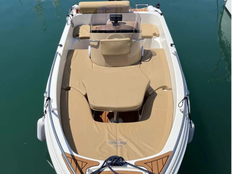 Pronajmout Motorová loď se skipperem či ne Mareti v Mataró