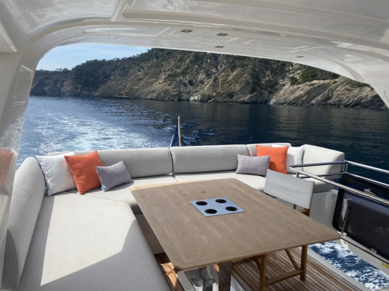 Pronajmout si Prestige 630 v Port des Marines de Cogolin