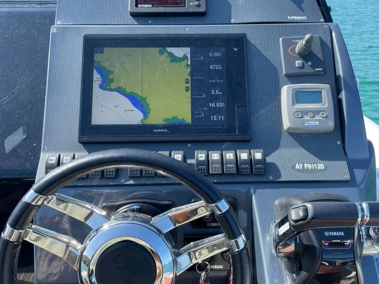 Pronájem Polotuhá loď Lomac s licencí