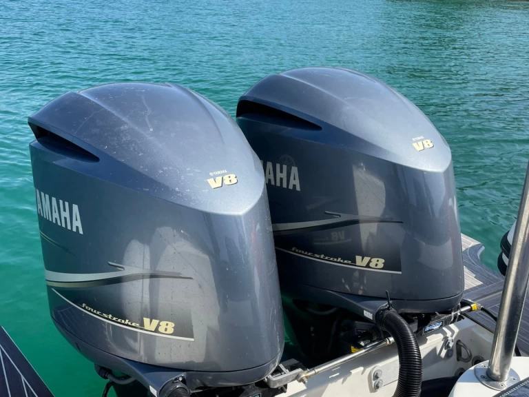 Polotuhá loď k pronájmu v La Trinité-sur-Mer za nejlepší cenu