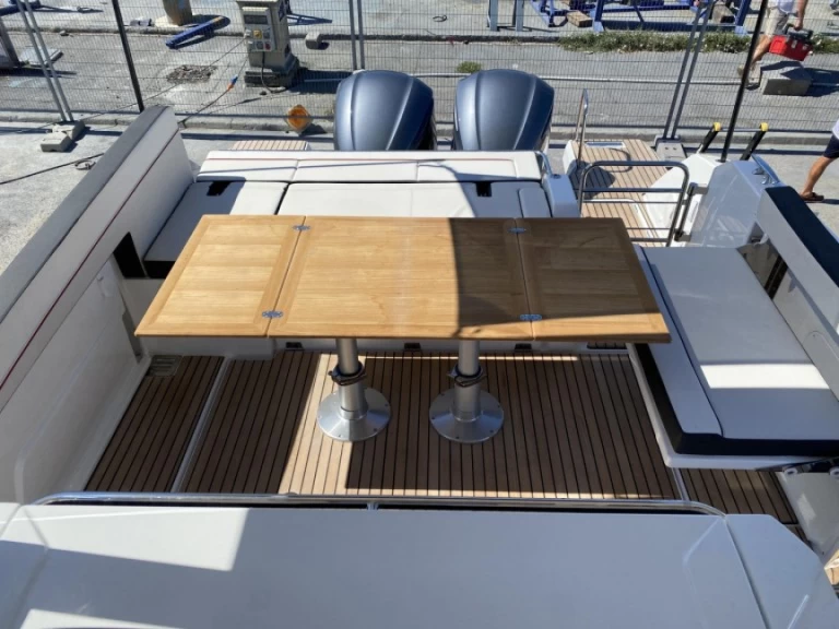 Pronájem Motorová loď v Port des Marines de Cogolin -Jeanneau Cap Camarat 10.5 WA