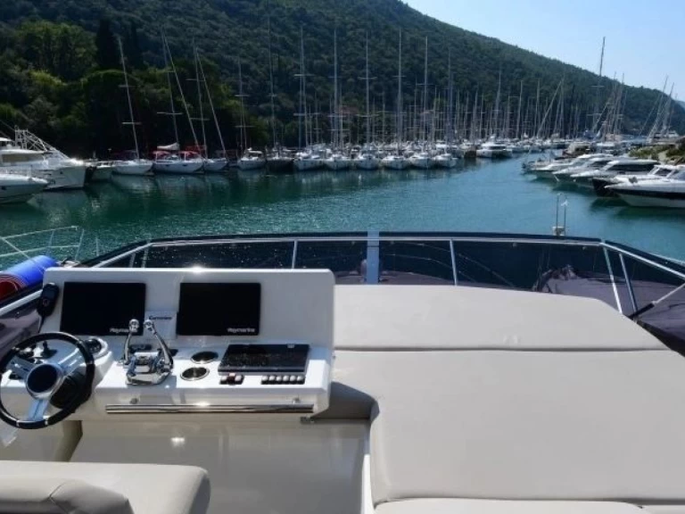Pronájem lodi Budva lákavé ceny Prestige 590