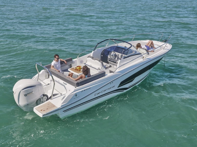 Pronajmout si Jeanneau Cap Camarat 7.5 WA v Port des Marines de Cogolin