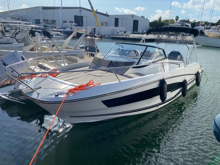 Pronájem lodi Port des Marines de Cogolin lákavé ceny Cap Camarat 7.5 WA