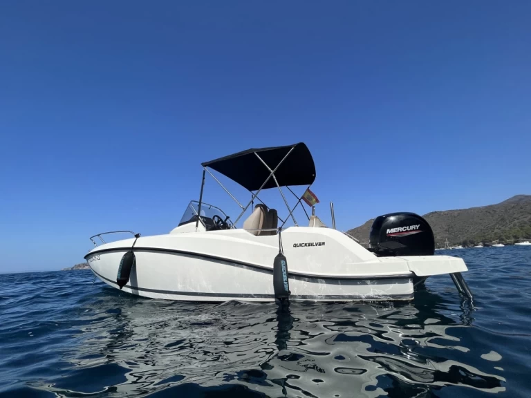 Quicksilver Activ 605 Open jednotlivci a charterové společnosti v Roses