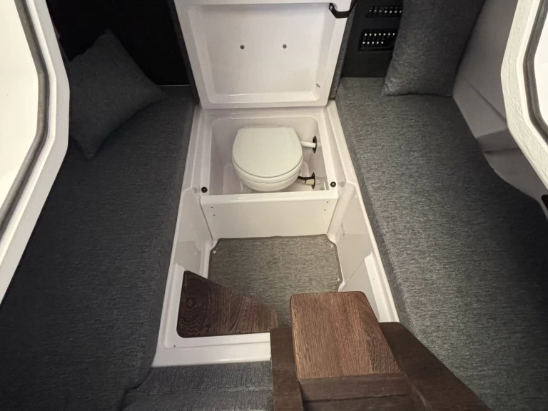 Pronájem Motorová loď Axopar s licencí