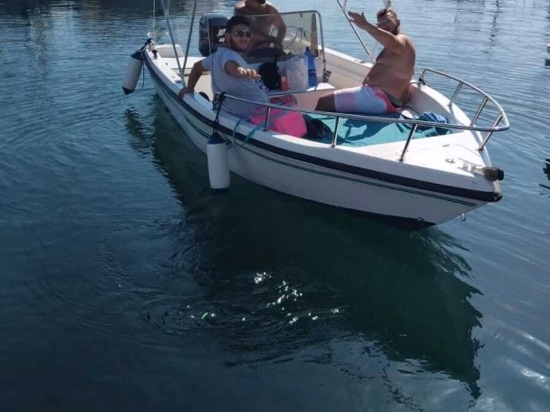 Motorová loď k pronájmu v Palermo za nejlepší cenu