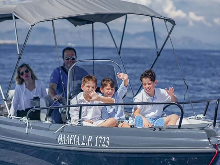 Pronajmout si Karel Ithaca 550 v Rhodos