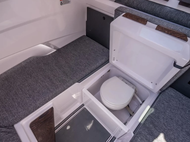 Pronajmout si Axopar Axopar 29 XC Cross Cabin v La Trinité-sur-Mer