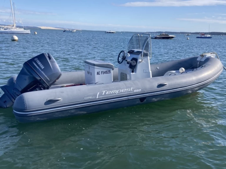 Pronájem Polotuhá loď Capelli s licencí