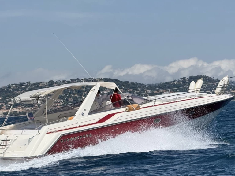 Pronájem lodi Sunseeker Thunderhawk 43 v Saint-Tropez na Samboatu