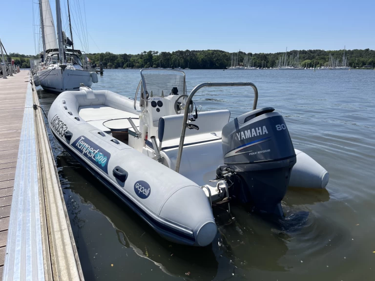 Pronájem Polotuhá loď Capelli s licencí
