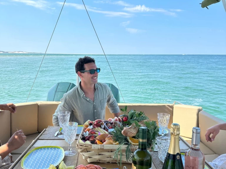 Beacher Beacher V10.2 Croisière jednotlivci a charterové společnosti v Grand Piquey