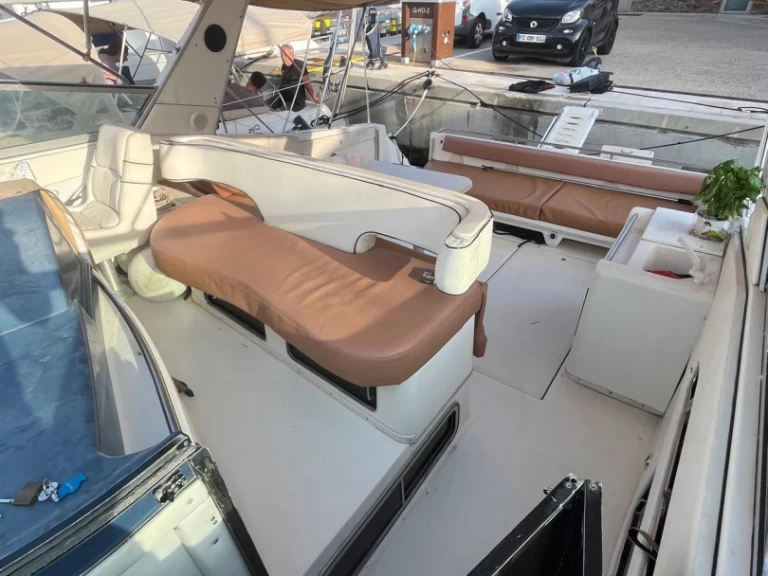 Sea Ray Sea Ray 420 Sundancer jednotlivci a charterové společnosti v Cannes