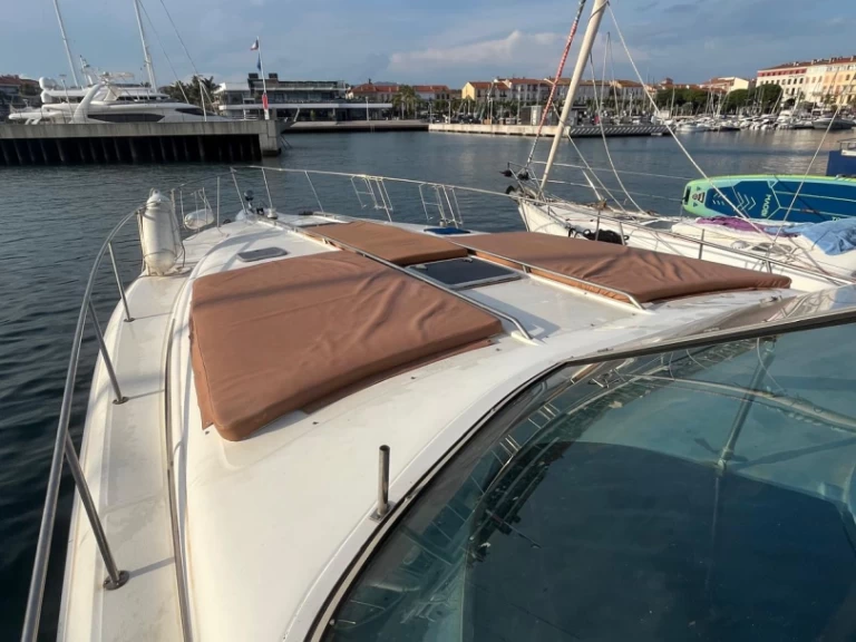 Pronájem lodi Cannes lákavé ceny Sea Ray 420 Sundancer